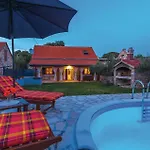 Prázdninový dům Three-bedroom In Oklaj