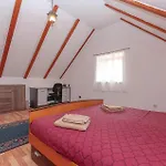 Three-bedroom In Oklaj