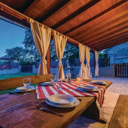 Beautiful Home In Oklaj