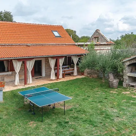 Three-bedroom In Nyaraló *