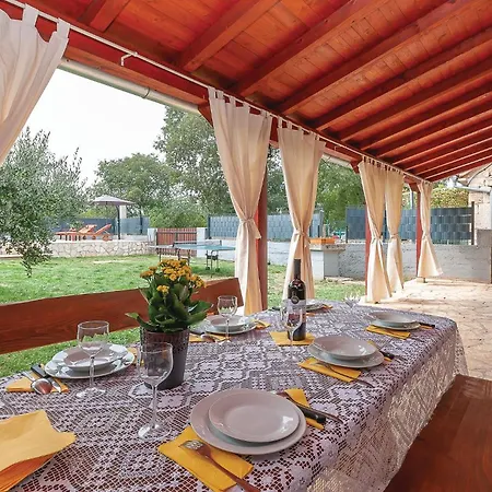 Nyaraló Three-bedroom In Oklaj