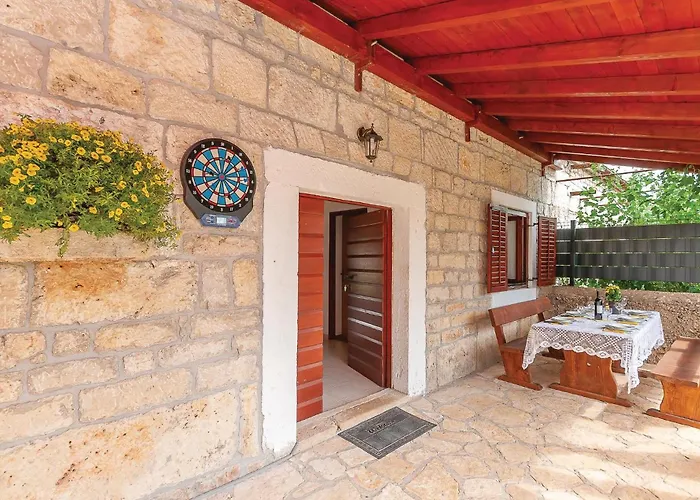 Three-bedroom In Oklaj