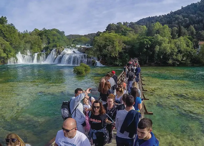 Three-bedroom In Oklaj